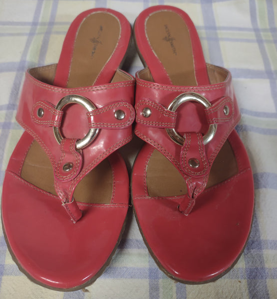 Jaclyn Smith Women's Size 8.5M Red Sandals