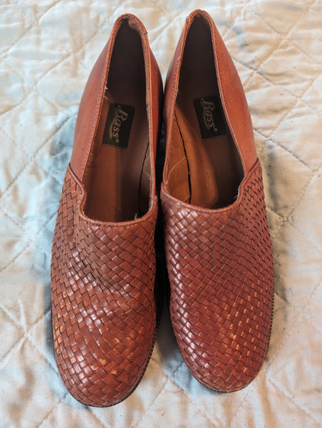 Size 8M Bass Slip On Shoes